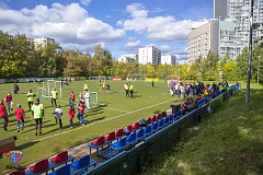 300 ребят собрались на праздник футбола на территории «Каховских ромашек»